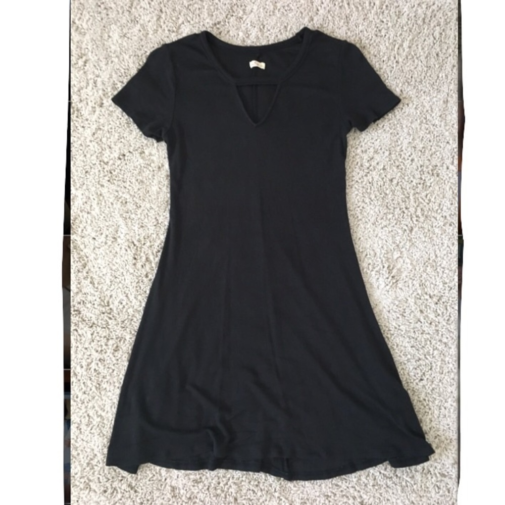 Black Dress Short Sleeve w/ Window Cut Out Accent